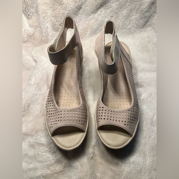 Clarks womens wedge size 8.5 - Picture 2 of 7
